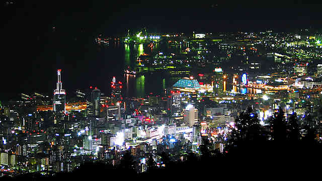 神戸の中心部の夜景（神戸メリケンパーク、神戸ハーバーランド）