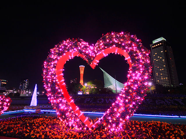 神戸ポートタワーと神戸メリケンパークの夜景 / 神戸の夜景デートスポット　恋人の聖地・サテライト