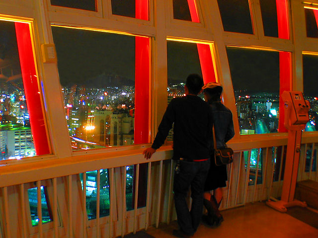 神戸ポートタワーから見る神戸1000万ドルの夜景 / 神戸の夜景デートスポット　恋人の聖地・サテライト