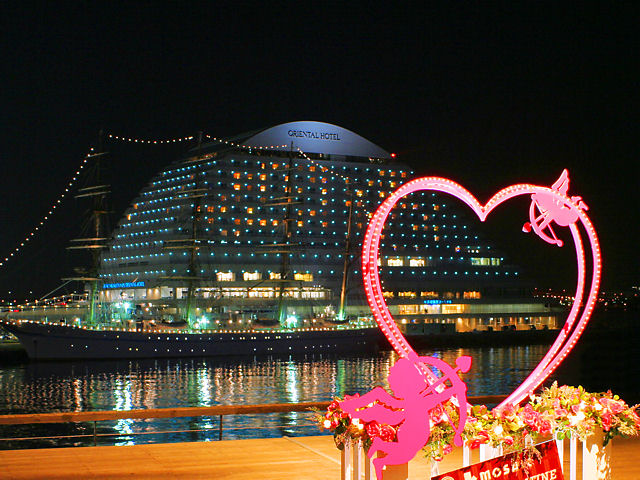 神戸ハーバーランドモザイクから見る神戸メリケンパークオリエンタルホテルの夜景 / 神戸の夜景デートスポット　恋人の聖地・サテライト