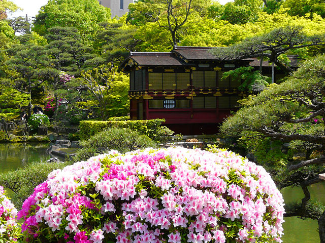 神戸市　相楽園の日本庭園とつつじ・船屋形
