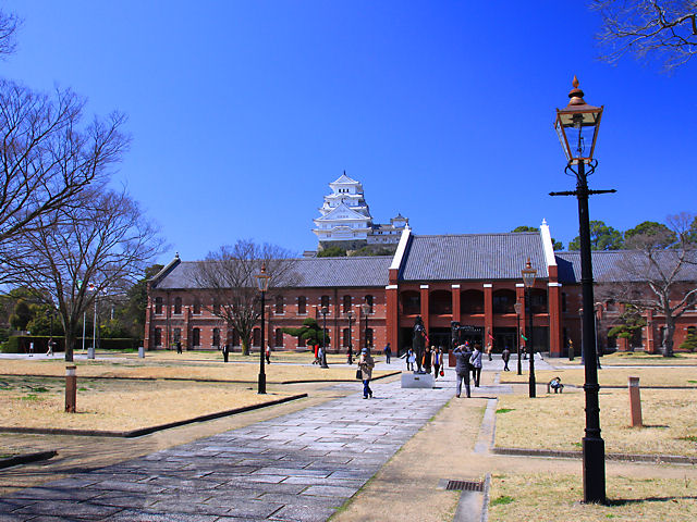姫路市立美術館・前庭から撮影