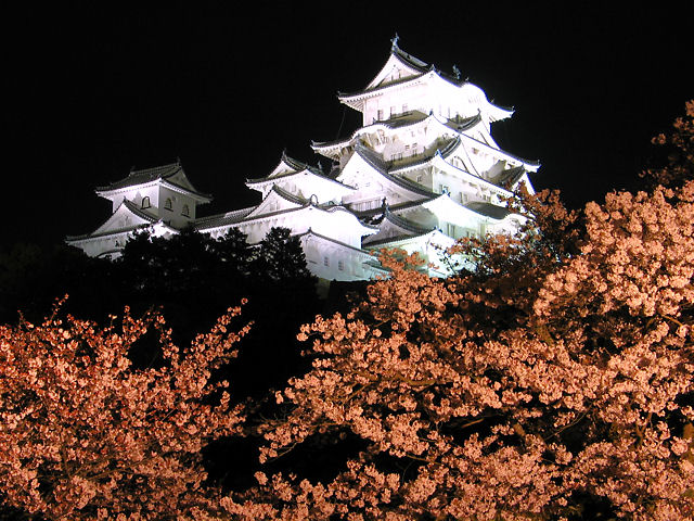 姫路市　姫路城夜桜会・桜のライトアップ / 姫路城西の丸庭園